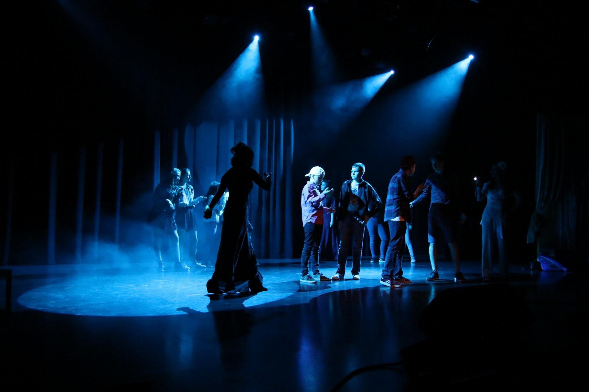 Roihu syttyi Keski-Suomessa – lisää nuorten teatteria ja tekijöitä 